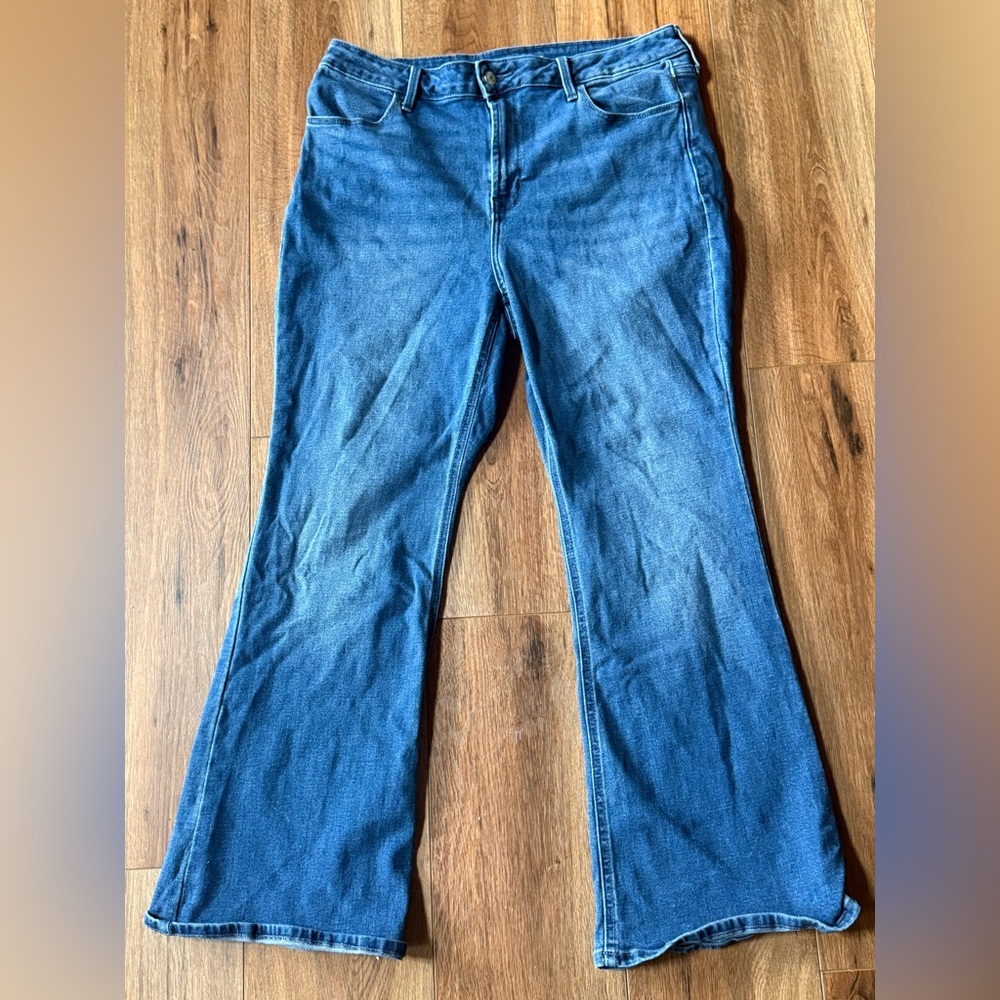 Old Navy Women's Flare Jeans in Blue